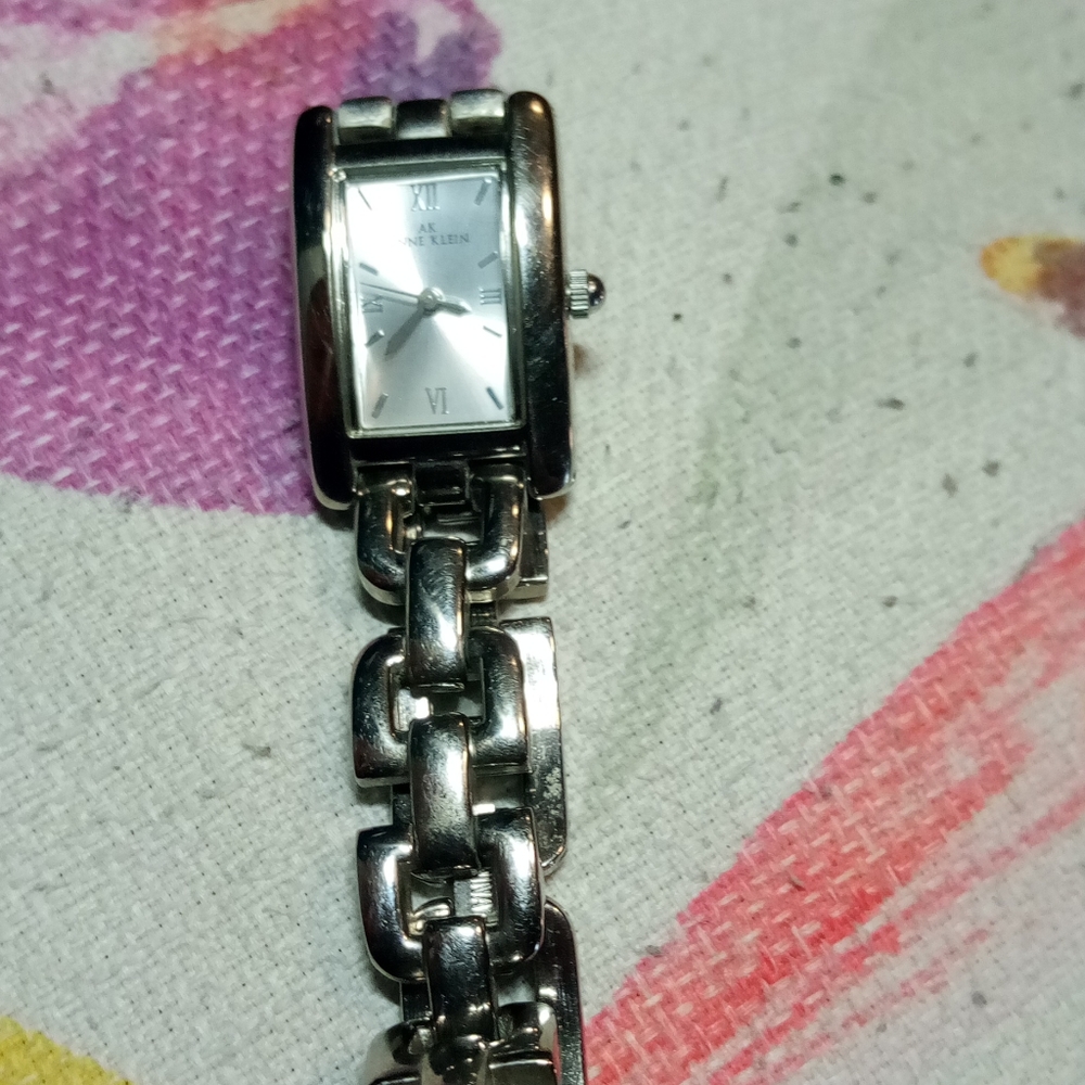 Watch - Picture 2 of 3